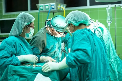 Dlaczego kobiety decydują się na operacje plastyczne? – 5 odpowiedzi.